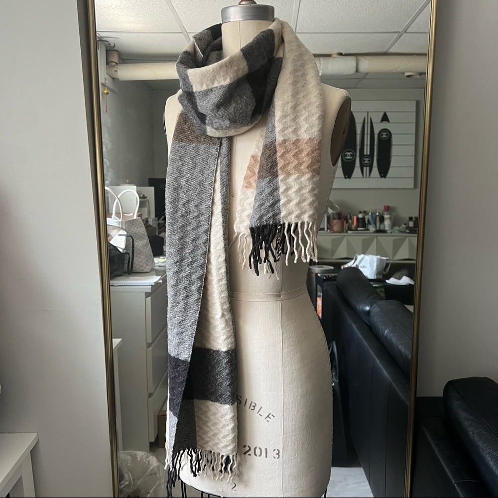 Burberry scarf 100% cashmere
